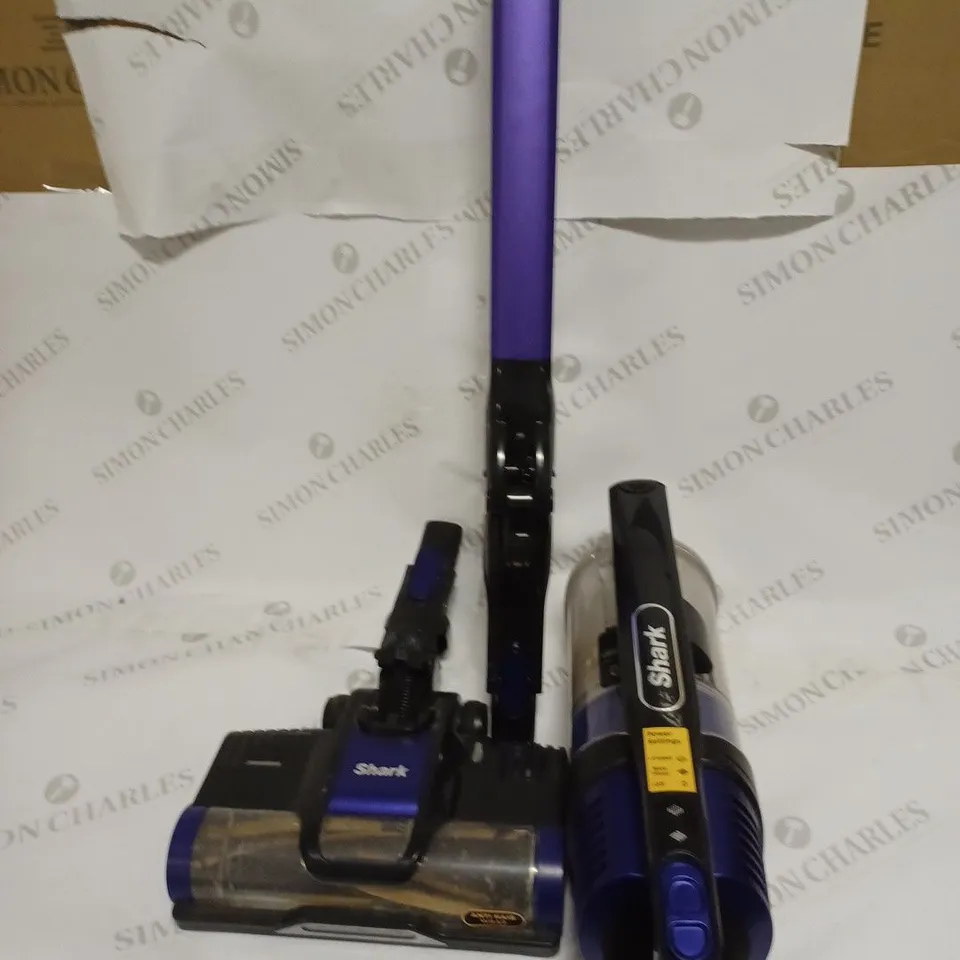 SHARK ANTI HAIR WRAP CORDLESS PET VACUUM CLEANER IZ202UKT