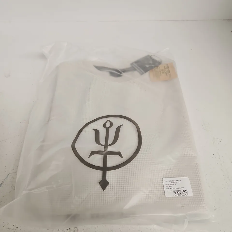 DISSIDENT WAFFLE SHORT SLEEVE TEE – LUNAR GREY, UK M 