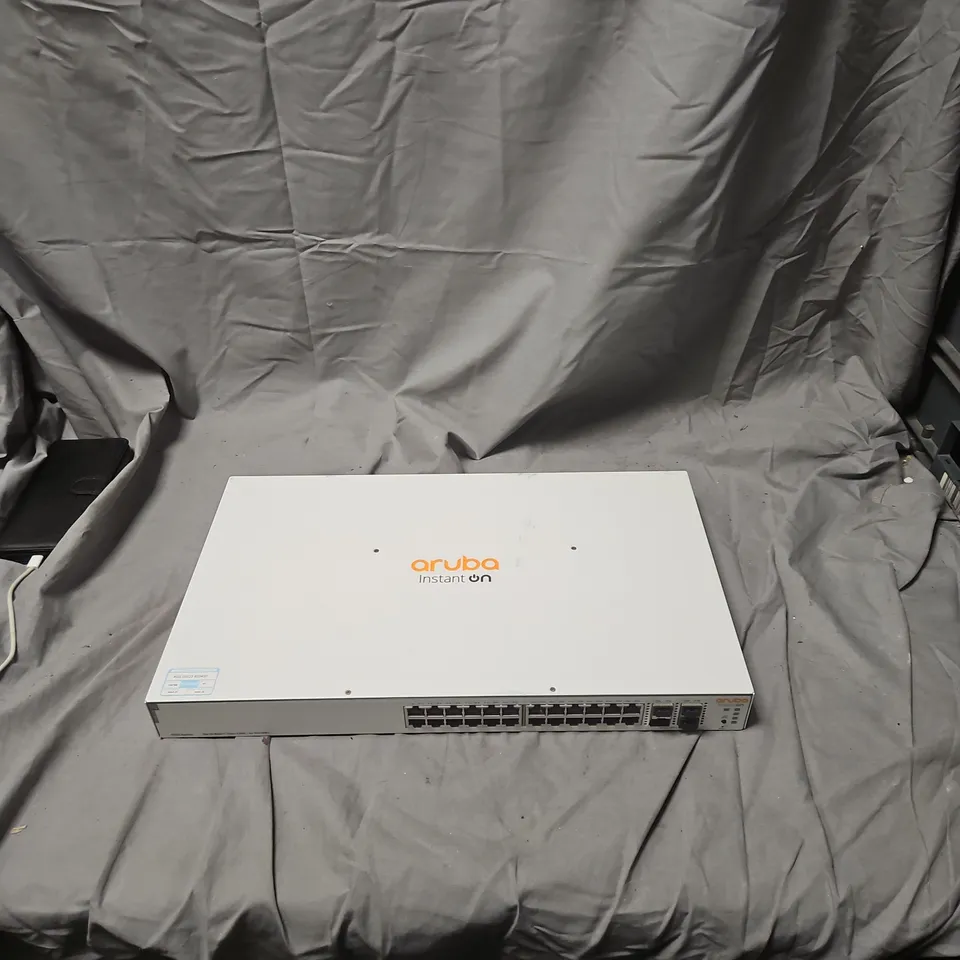 Aruba Instant On 24-Port Ethernet Switch (1U) – rack-mountable .
