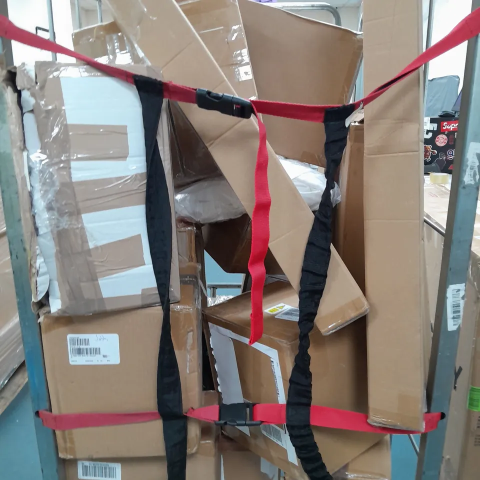 APPROXIMATELY 15 ASSORTED ITEMS TO INCLUDE GARDEN HOSE, WALL LIGHT, COOLING FAN, ETC - COLLECTION ONLY