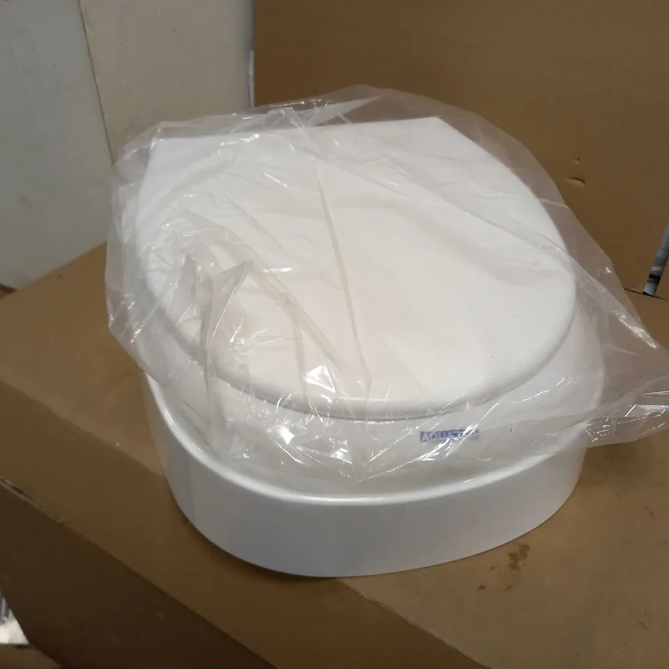 INVACARE AQUATEC TOILET SEAT RAISER
