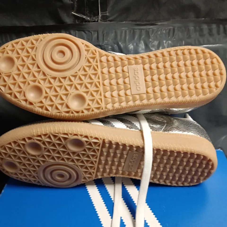 BOXED ADIDAS SAMBA OG W IN SILVER - UK 5