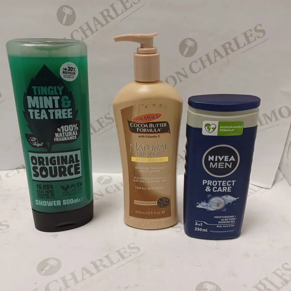 LOT OF APPROXIMATELY 20 COSMETICS ITEMS TO INCLUDE NIVEA MEN PROTECT & CARE SHOWER GEL, ORIGINAL SOURCE TINGLY MINT & TEA TREE SHOWER GEL, PALMERS NATURAL BRONZE BODY LOTION, ETC