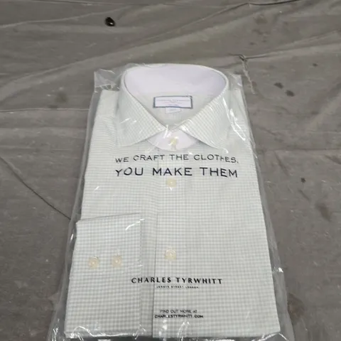 BAGGED CHARLES TYRWHITT BUTTON SHIRT - SIZE 16/35INCH