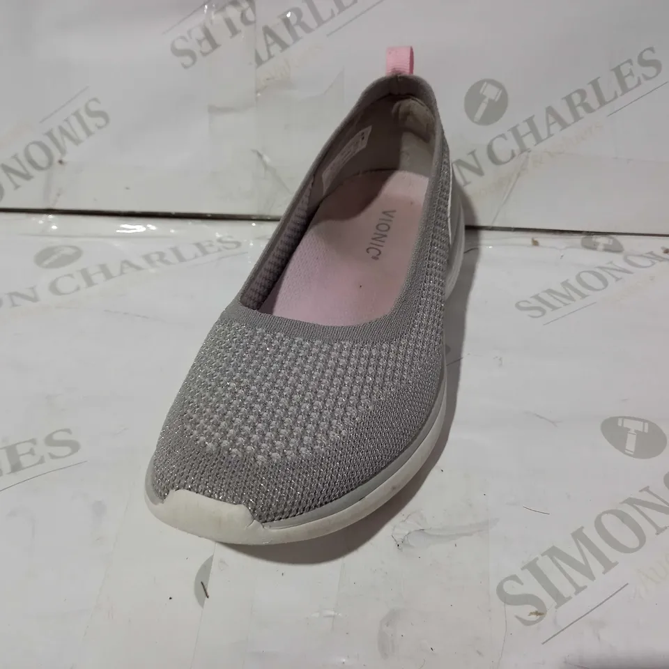 BOXED PAIR OF VIONIC KALLIE BALRNA IN GREY SIZE 5.5