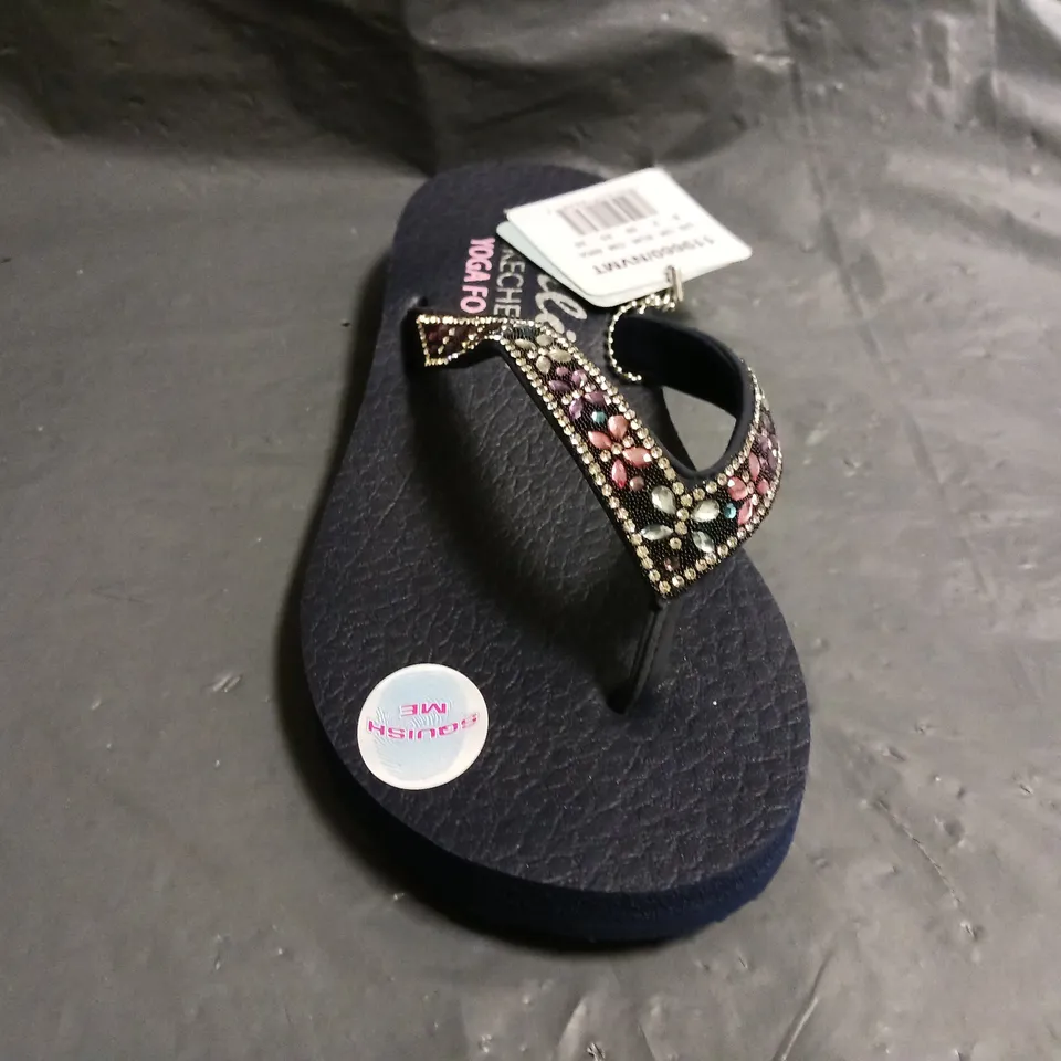 BOXED PAIR OF CALI BY SKECHERS TOE-POST FLIP FLOPS IN NAVY W. JEWEL EFFECT SIZE UK 3