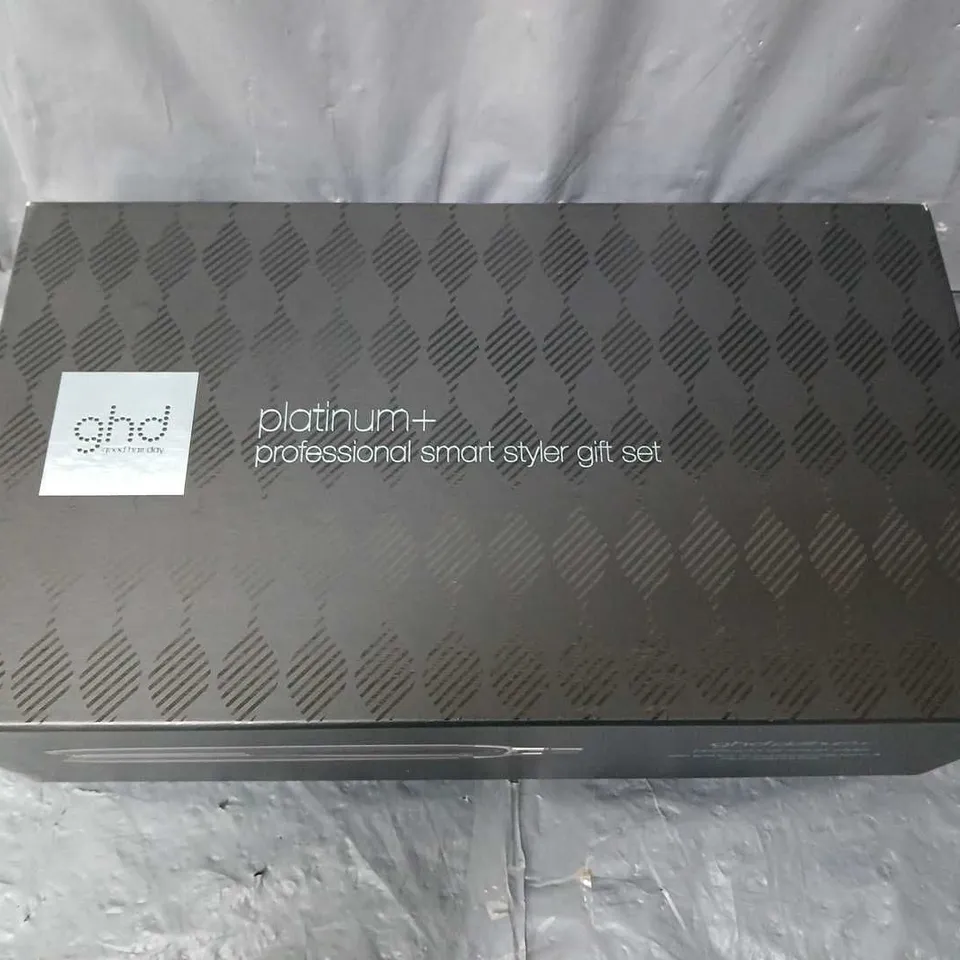 BOXED GHD PLATINUM+ HAIR STRAIGHTENER GIFT SET 