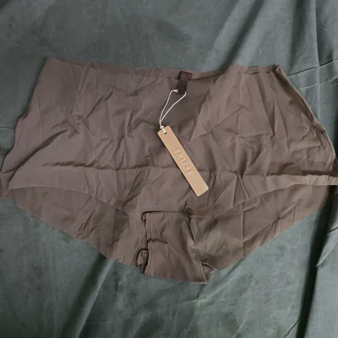 SKIMS INVISIBLE BOYSHORT IN UMBER - LARGE