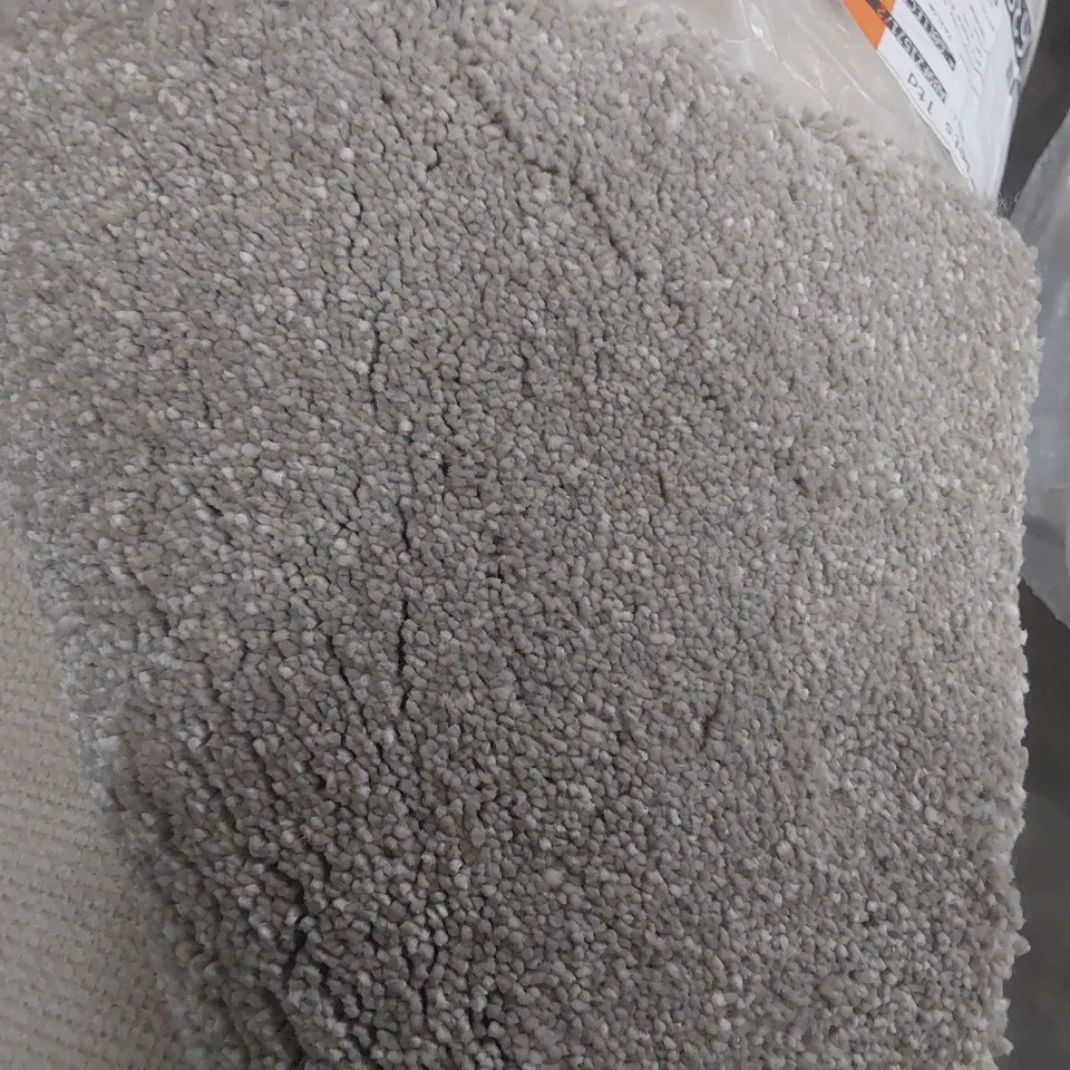 ROLL OF QUALITY ULTIMATE EXPRESSIONS SMUDGE CARPET APPROXIMATELY 4M × 4.6M