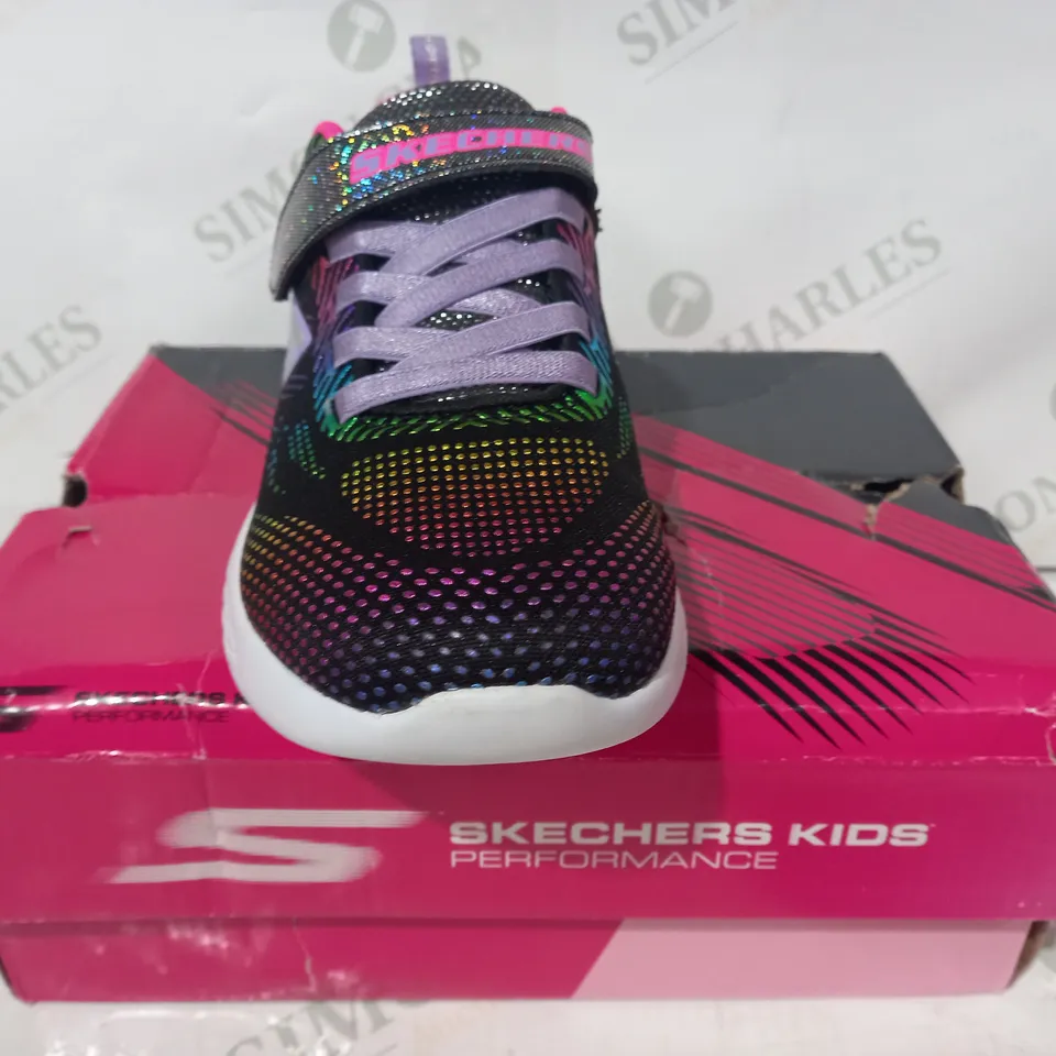 BOXED PAIR OF SKECHERS SHIMMER SPEEDER TRAINERS IN BLACK/MULTICOLOUR UK SIZE 2