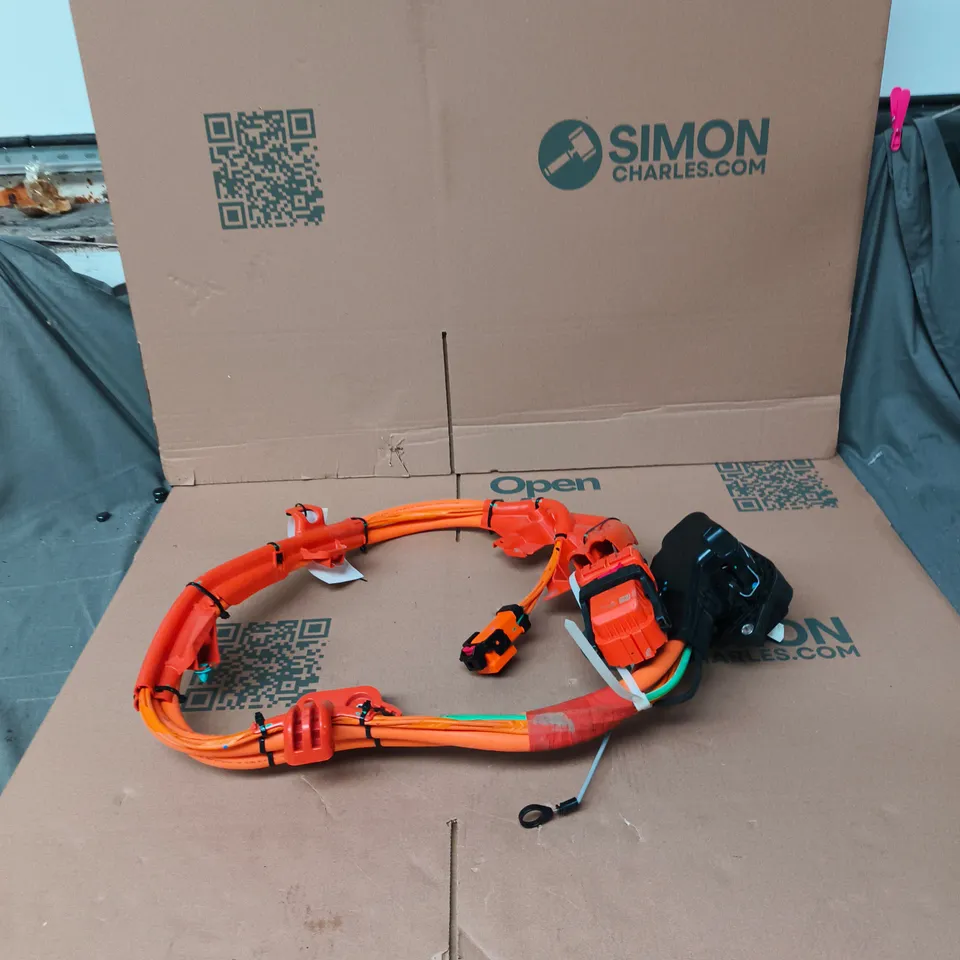 TESLA MODEL 3 BATTERY CHARGING CABLE KIT – ORANGE CABLE WITH SOCKET (LONG RANGE)