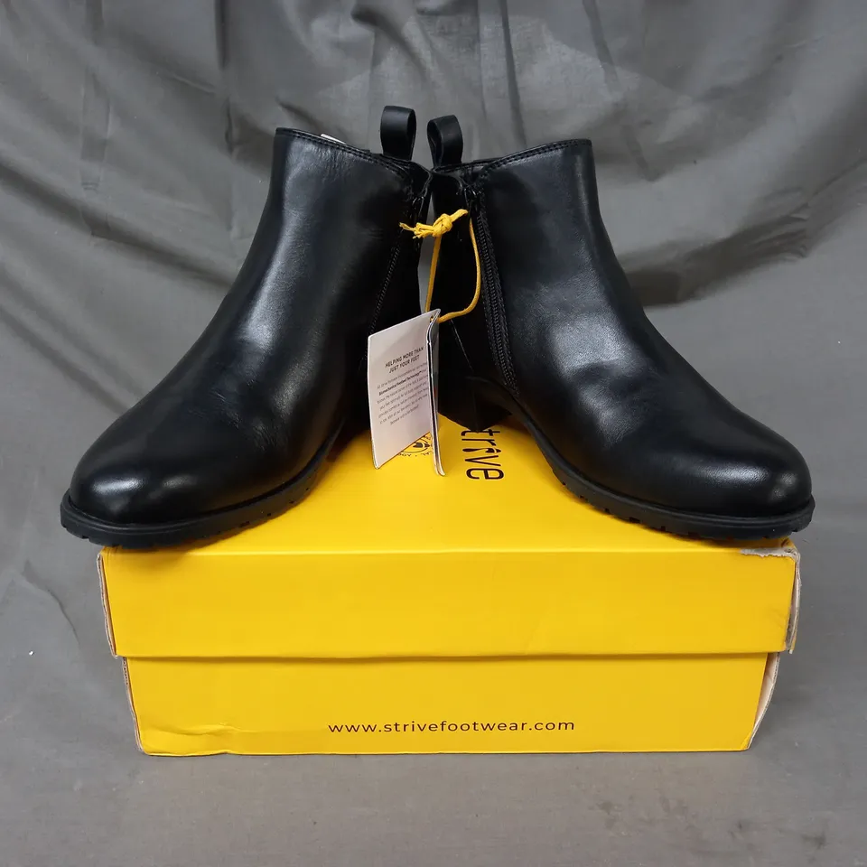 BOXED PAIR OF STRIVE SANDRINGHAM ZIP CHELSEA BOOTS IN BLACK SIZE 6