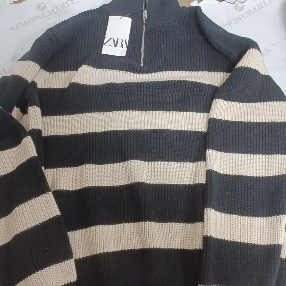 ZARA KNITTED ZIP UP QUARTER ZIP - LARGE
