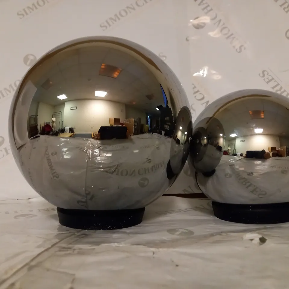 K BY KELLY HOPPEN SET OF 2 INDOOR OUTDOOR PRELIT GLASS DECOR - REFLECTIVE ORBS