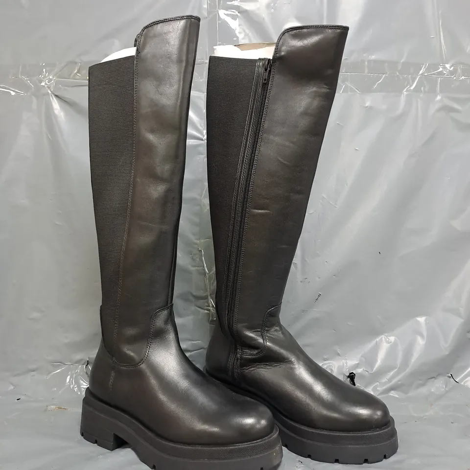 BOXED PAIR OF DUNE LONDON KNEE-HIGH SIDE-ZIP BOOTS IN BLACK SIZE 3