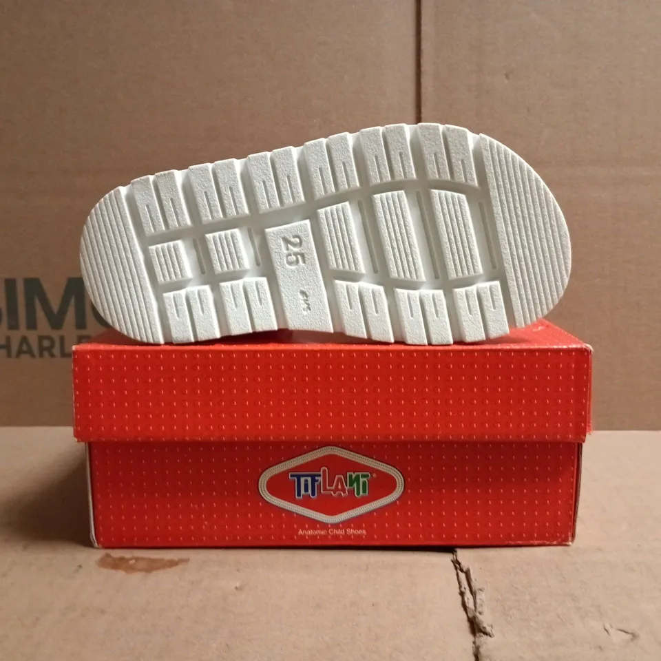 BOXED PAIR OF TIFLANI KID'S OPEN TOE SANDALS IN WHITE SIZE EU 25
