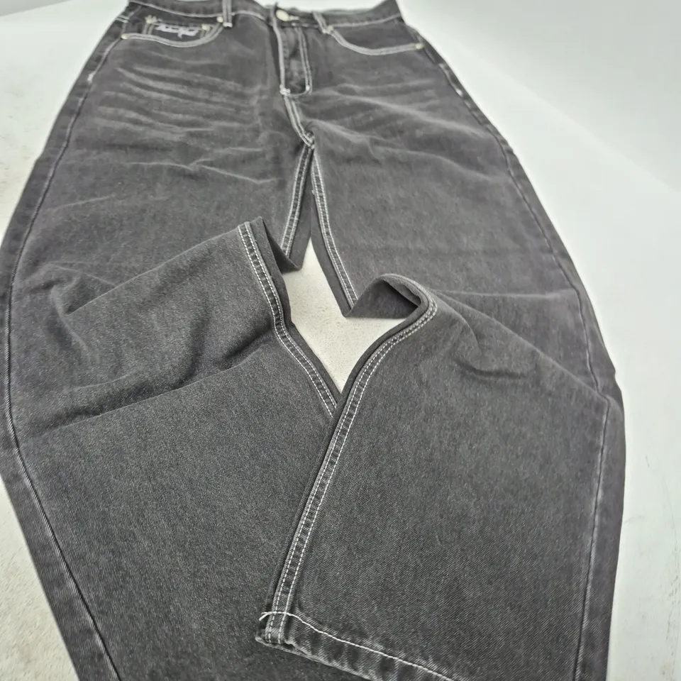 DENIM JEANS – DARK WASH WITH CONTRAST STITCHING AND BACK-POCKET EMBROIDERY, SIZE S