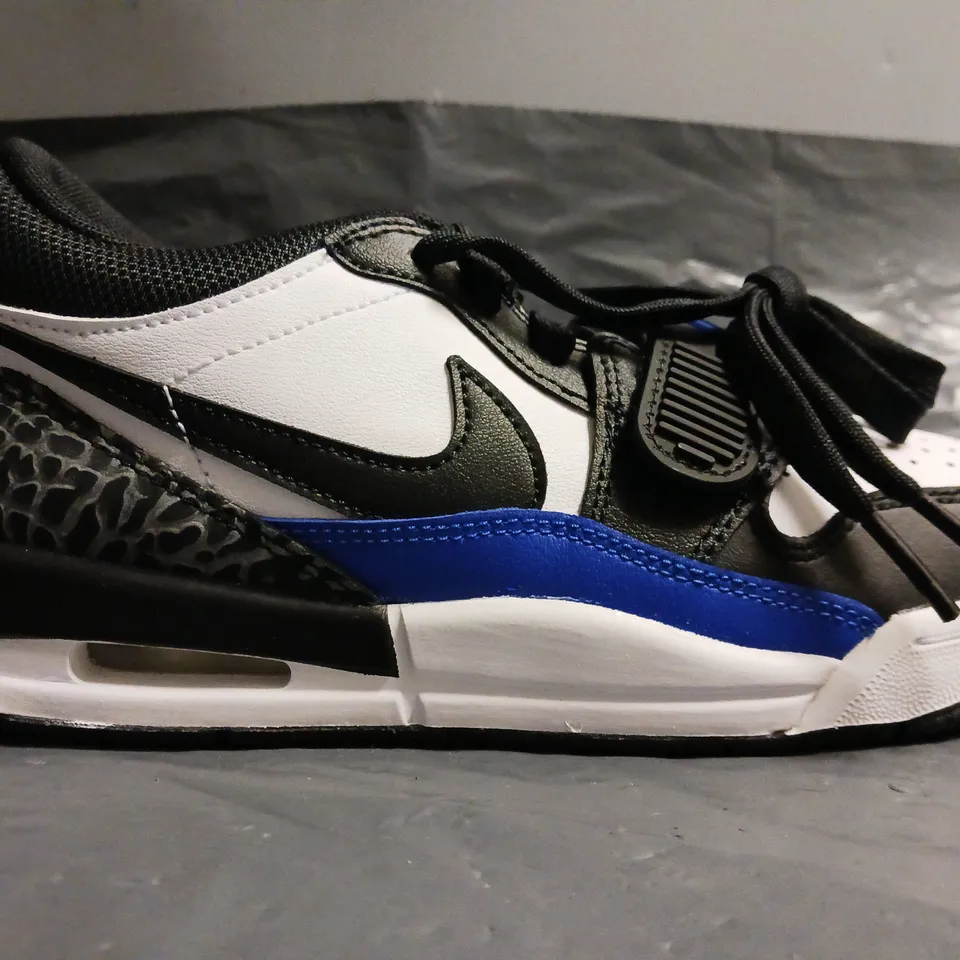 BOXED PAIR OF NIKE AIR JORDAN LEGACY 312 LOW SHOES IN BLACK/WHITE/BLUE SIZE 4