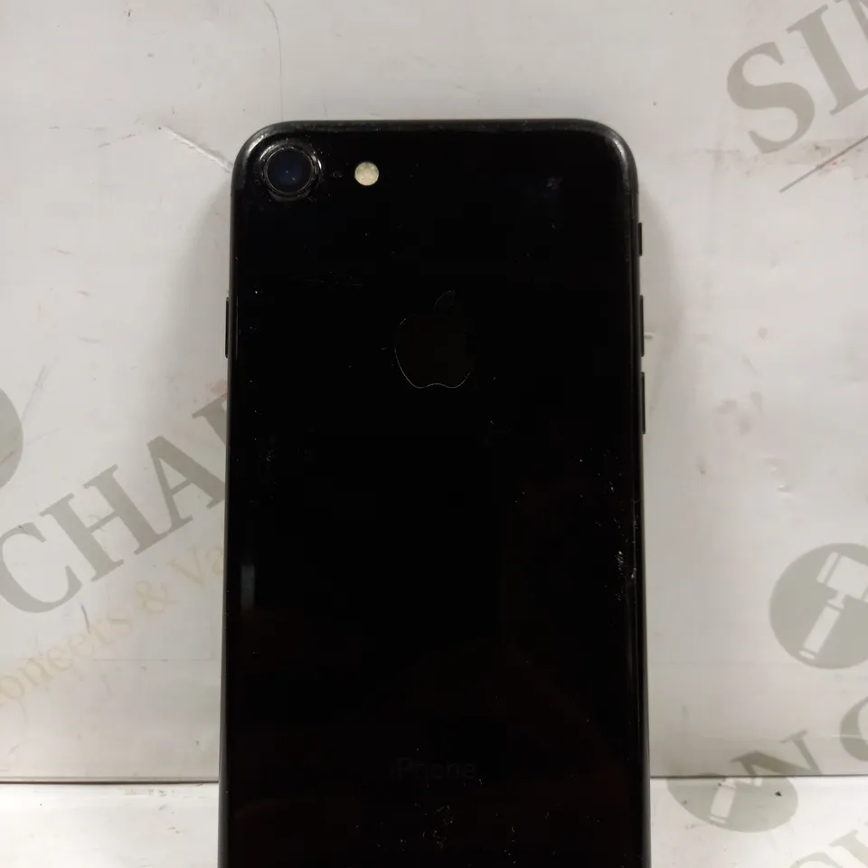 APPLE IPHONE 7 (A1778) SMARTPHONE