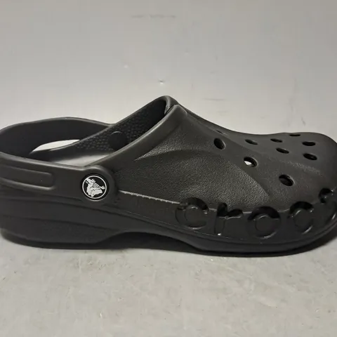 CROCS BLACK BAYA CLOGS - UK M6 