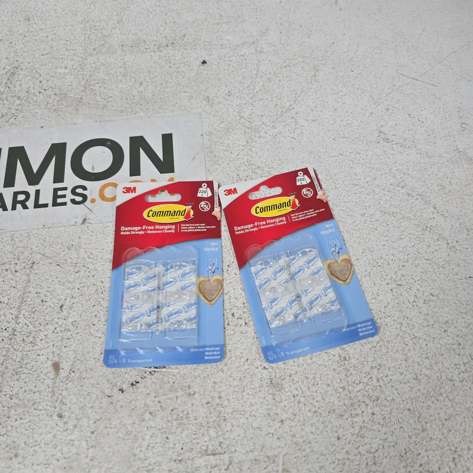 TOTE OF APPROXIMATELY 12 ASSORTED ITEMS TO INCLUDE: COMMAND STRIPS