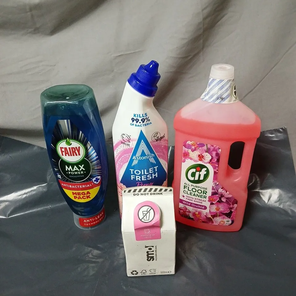 APPROXIMATELY 12 ASSORTED CLEANING ITEMS TO INCLUDE FAIRY, ASTONISH, CIF ETC
