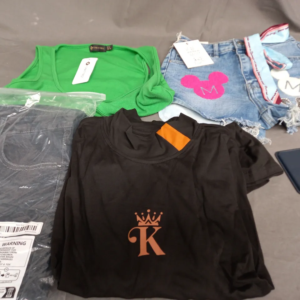 BOX OF APPROXIMATELY 25 ASSORTED CLOTHING ITEMS TO INCLUDE - WALLET , SHORTS , TOP ETC