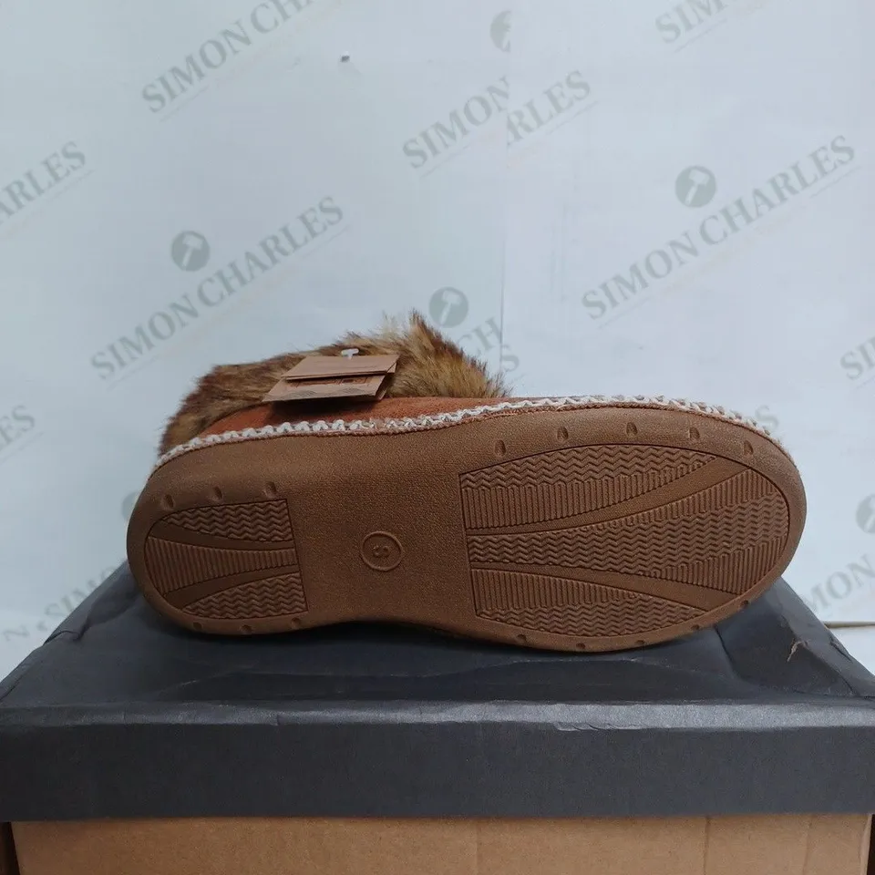 BOXED DUNLOP RHEA CHESTNUT COLOURED BOOTS - UK 3/4