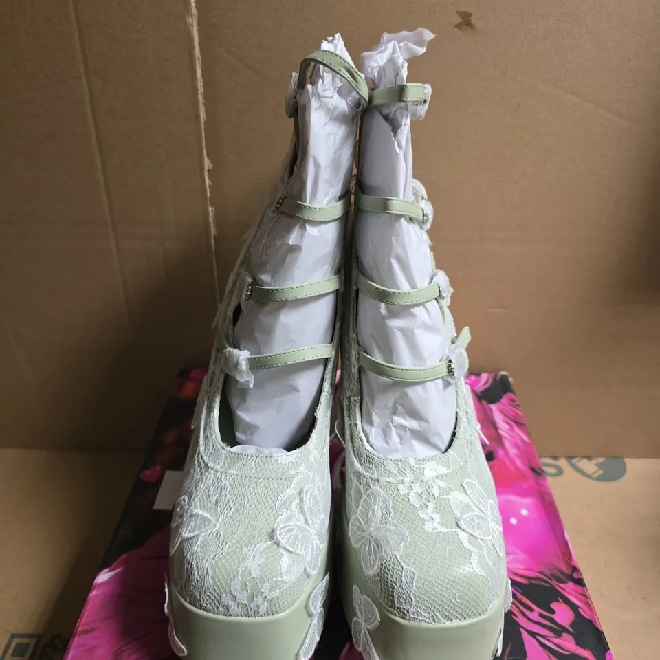BOXED PAIR OF KOI WILD LOTUS BUTTERFLY LACE PLATFORM HEELS – GREEN, UK 10
