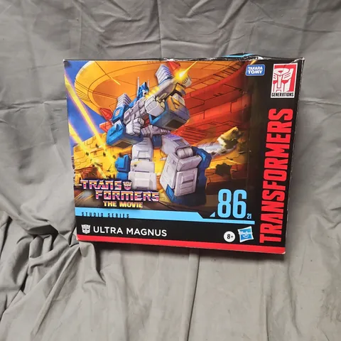 TRANSFORMERS GENERATIONS STUDIO SERIES ULTRA MAGNUS – THE MOVIE, BOXED FIGURE