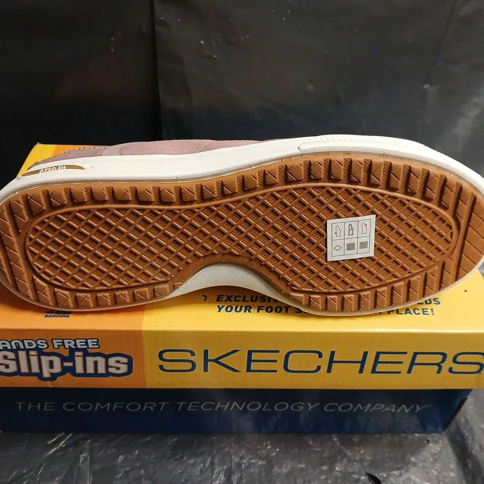 BOXED PAIR OF SKECHERS ARCH FIT WOMEN'S SNEAKERS – MAUVE, UK SIZE 6.5