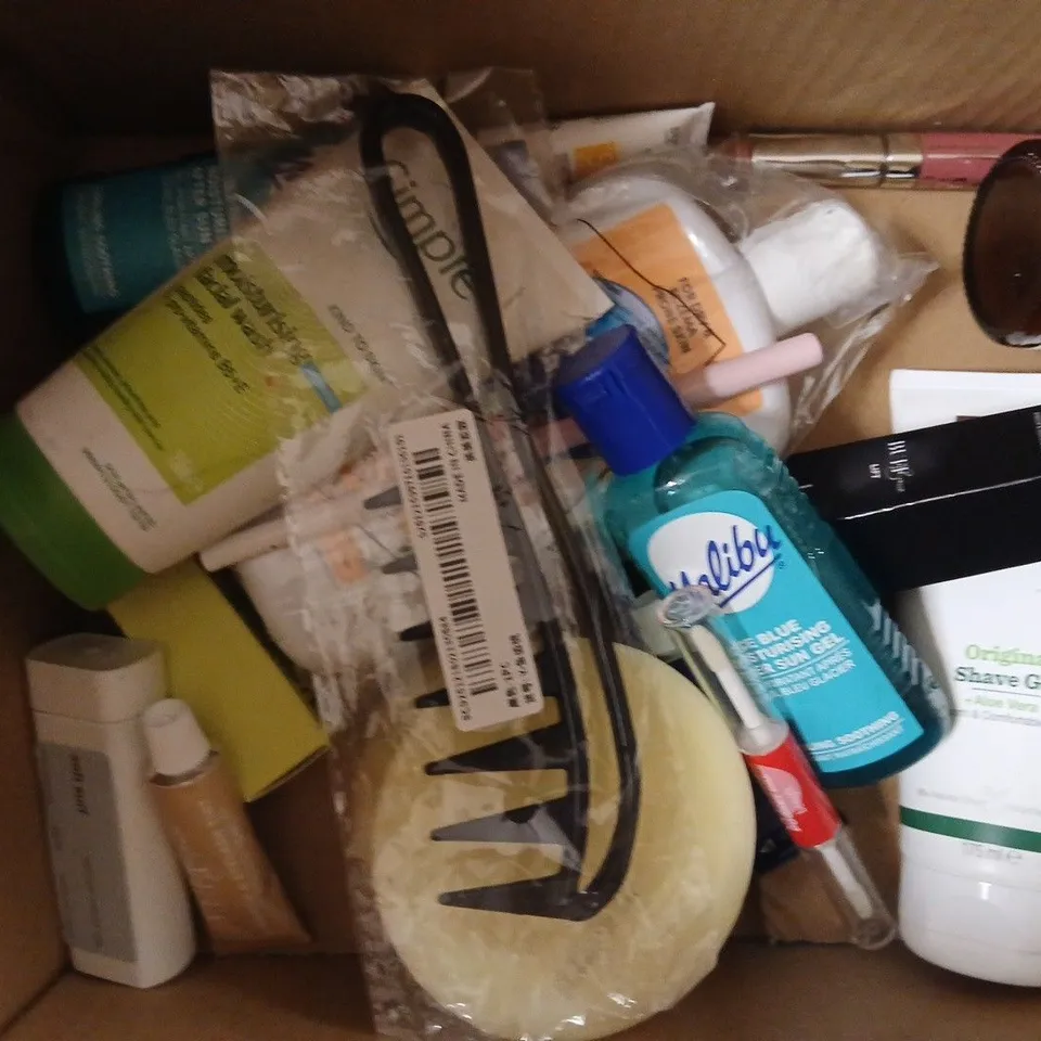APPROX 12 ASSORTED BEAUTY PRODUCTS TO INCLUDE BONDI SANDS TAN, THE ESSENCE VAULT FRAGRANCE, TRESEMME SHAMPOO, ETC