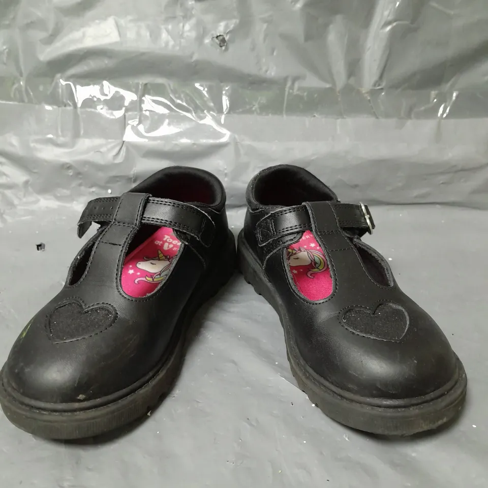 TOEZONE GIRLS SHOES - BLACK - SIZE JUNIOR 10