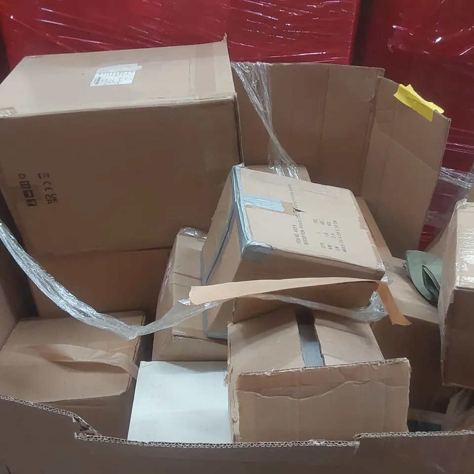 PALLET CONTAINING A VERY LARGE QUANTITY OF ASSORTED DESIGNER LIGHTING PRODUCTS INCLUDING: HURRICANE PENDANTS, LOGAN WALL LIGHT, PENDANT SHADE ECT