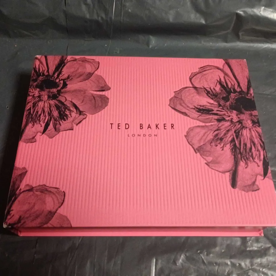 TED BAKER LONDON BEAUTY GIFT SET