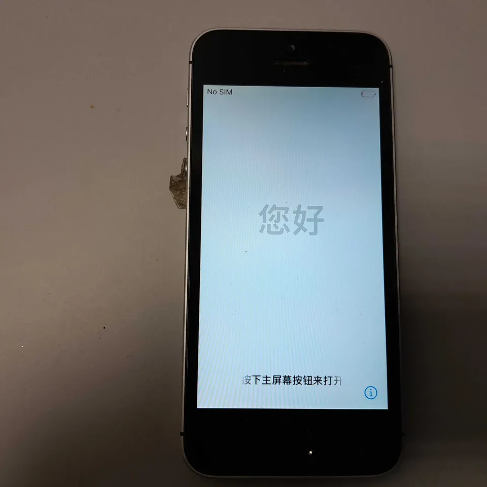 BOXED APPLE IPHONE SE SMARTPHONE 
