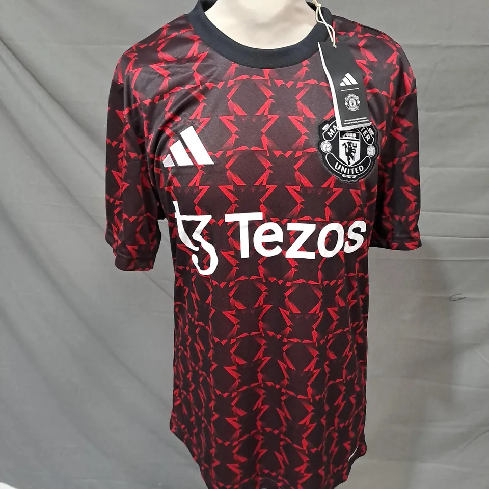 ADIDAS MUFC FOOTBALL JERSEY IN BLACK/RED SIZE M
