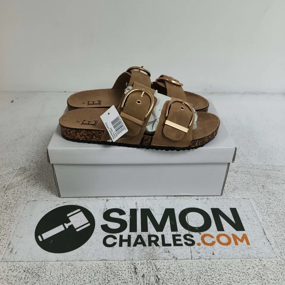 BOXED PAIR OF SHOES BY EMMA NATALIA SANDALS IN SAND - UK 7