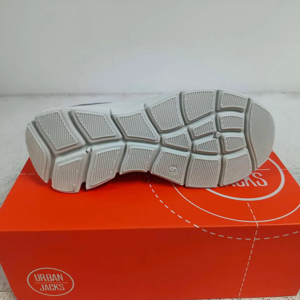URBAN JACKS STRADA GREY TRAINERS UK 5 BOXED