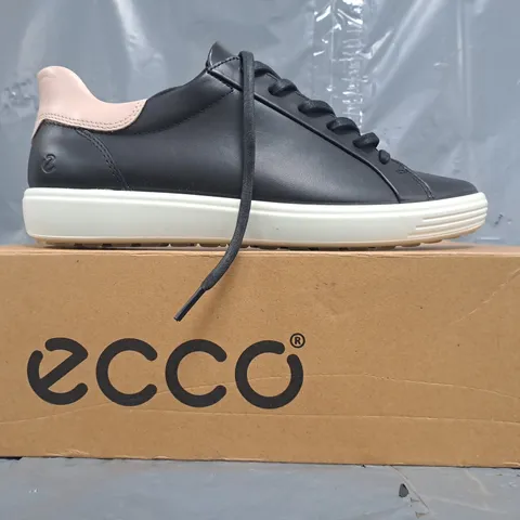 BOXED PAIR OF ECCO SHOES IN BLACK SIZE UK 7.5