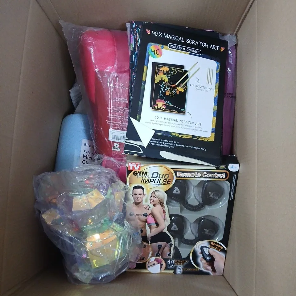 LARGE QUANTITY OF ASSORTED ITEMS TO INCLUDE GARDEN LIGHT ORNAMENTS, HANDBAGS, CLOTHING, ETC - COLLECTION ONLY