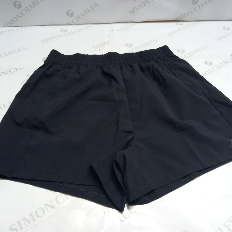 GYMSHARK TRAINING SHORTS SIZE M