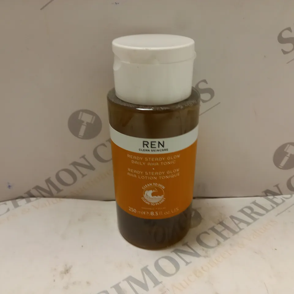 REN READY STEADY GLOW DAILY AHA TONIC 250ML