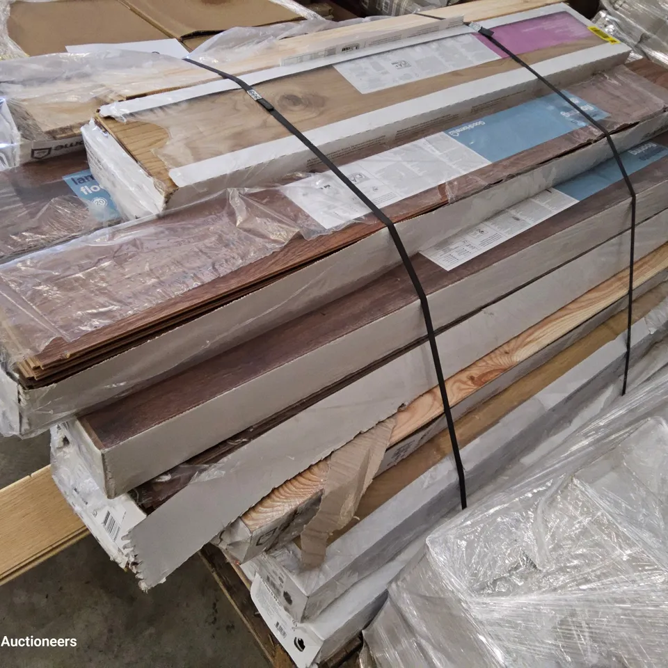 PALLET OF ASSORTED PACKS OF LAMINATE FLOORING 