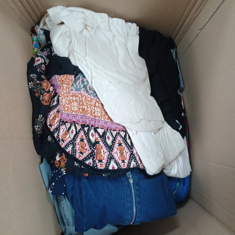 BOX OF ASSORTED CLOTHING TO INCLUDE: DRESSES, TOPS AND TROUSERS