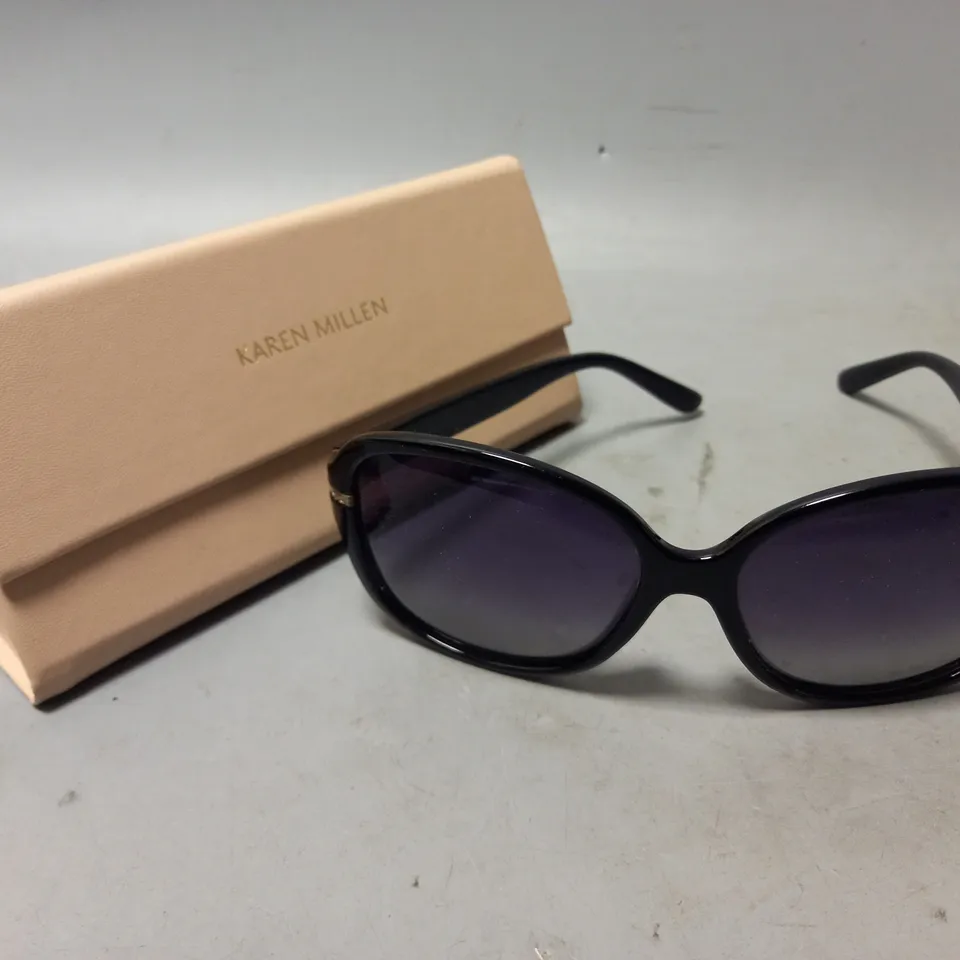 KAREN MILLEN SUNGLASSES IN BLACK FRAME W. PURPLE/GREY GRADIENT LENS
