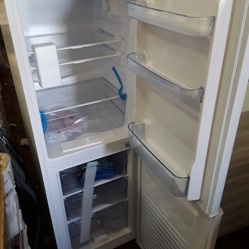 SWAN SR15690W 48CM WIDE, 144CM HIGH, 50/50 SPLIT COMPACT FRIDGE FREEZER - WHITE