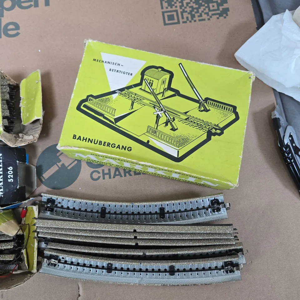 MÄRKLIN TRACK PIECES AND LEVEL CROSSING