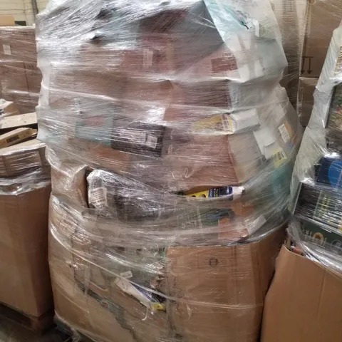 PALLET CONTAINING ASSORTED GARDEN HOSES
