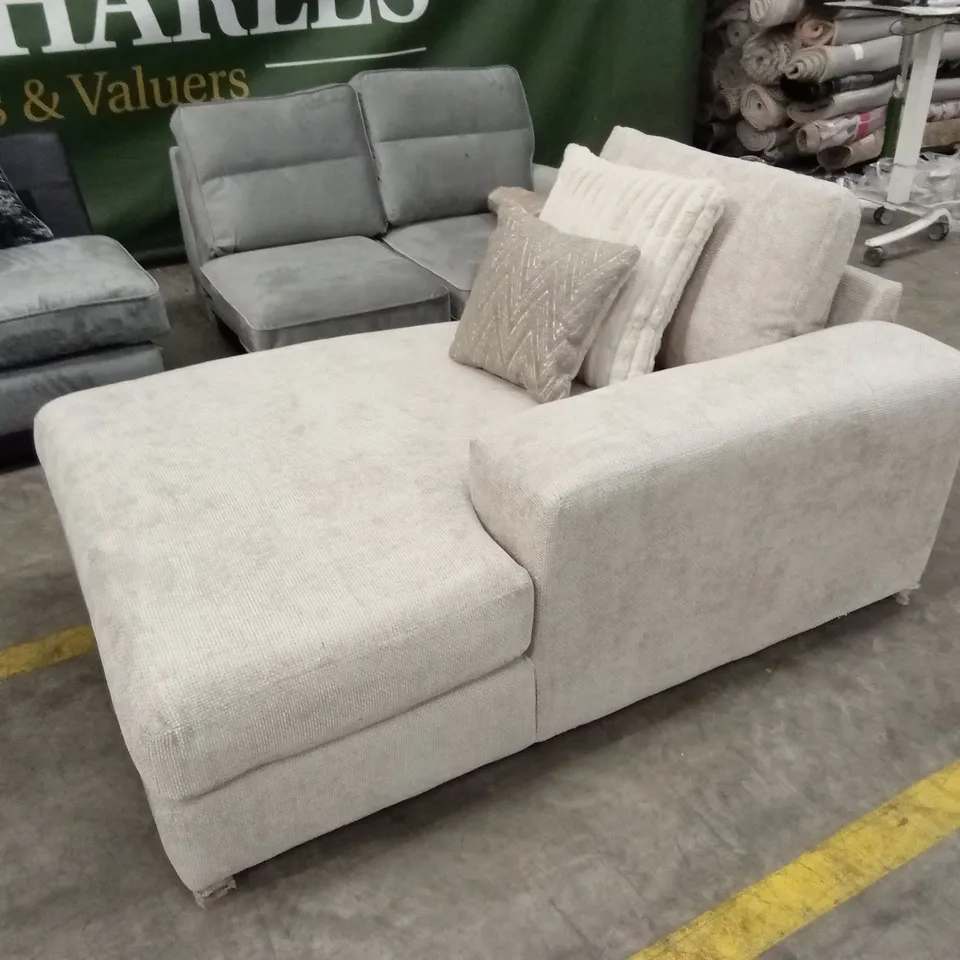 5 x ASSORTED DESIGNER SOFA PIECES